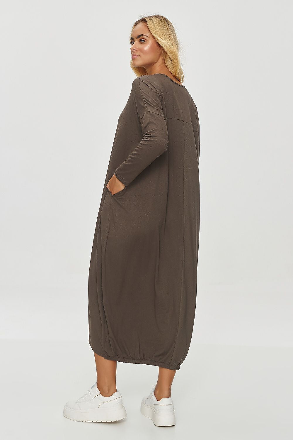 Hétköznapi ruha model 200068 Makadamia 