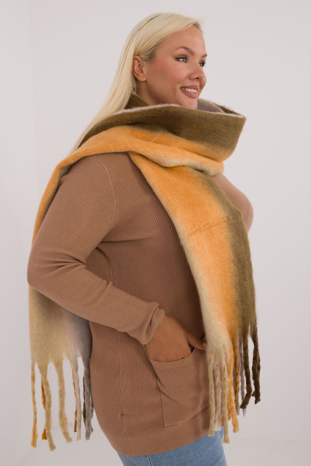  Sál model 200283 AT 