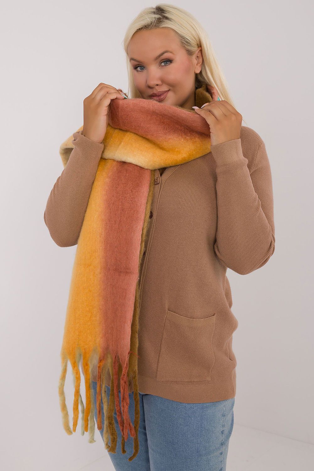  Sál model 200284 AT 