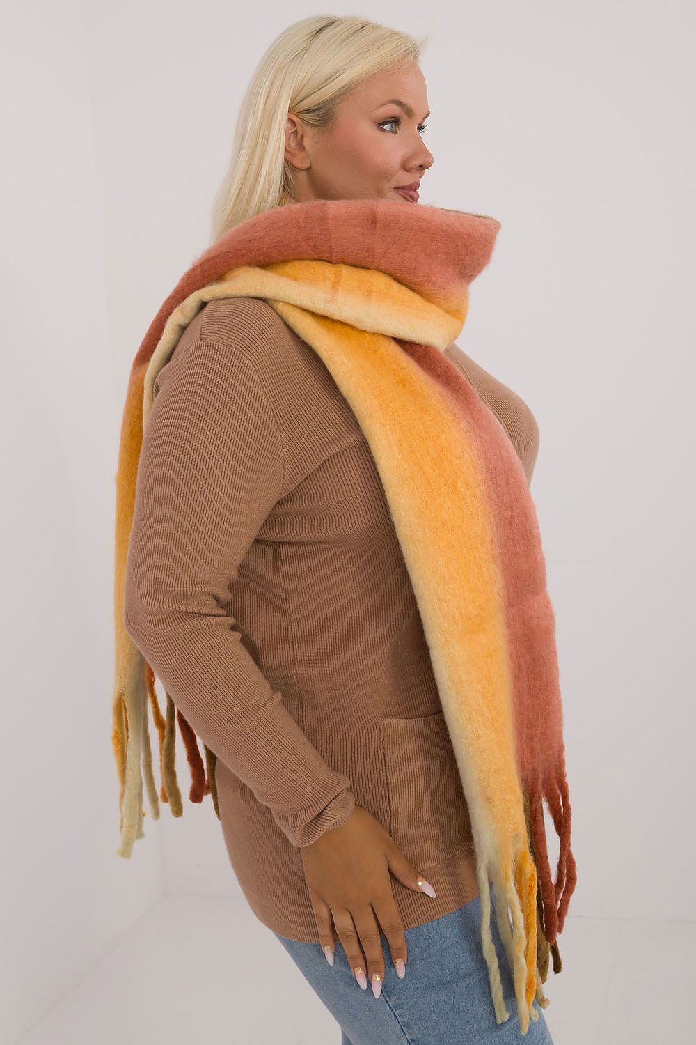  Sál model 200284 AT 