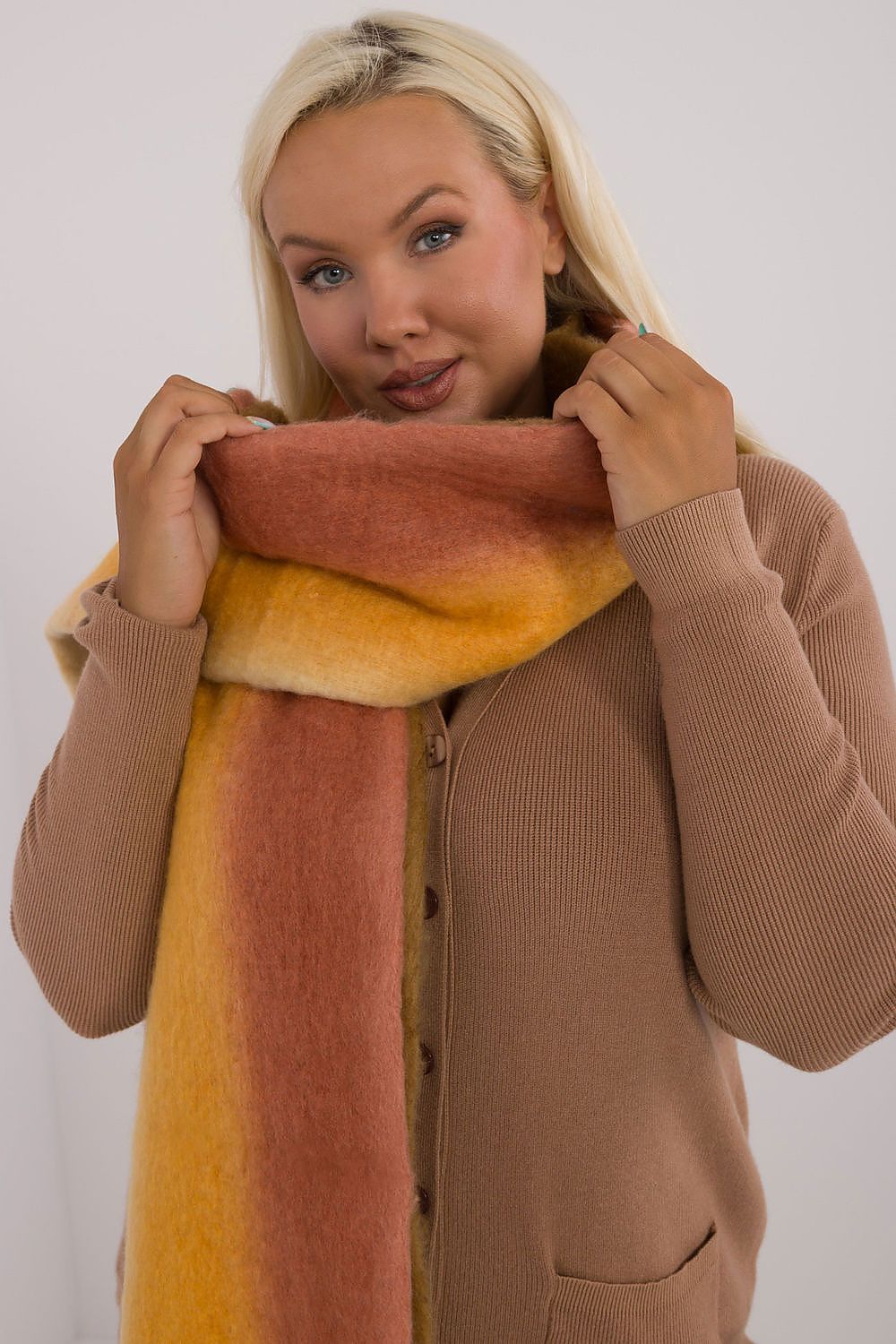  Sál model 200284 AT 