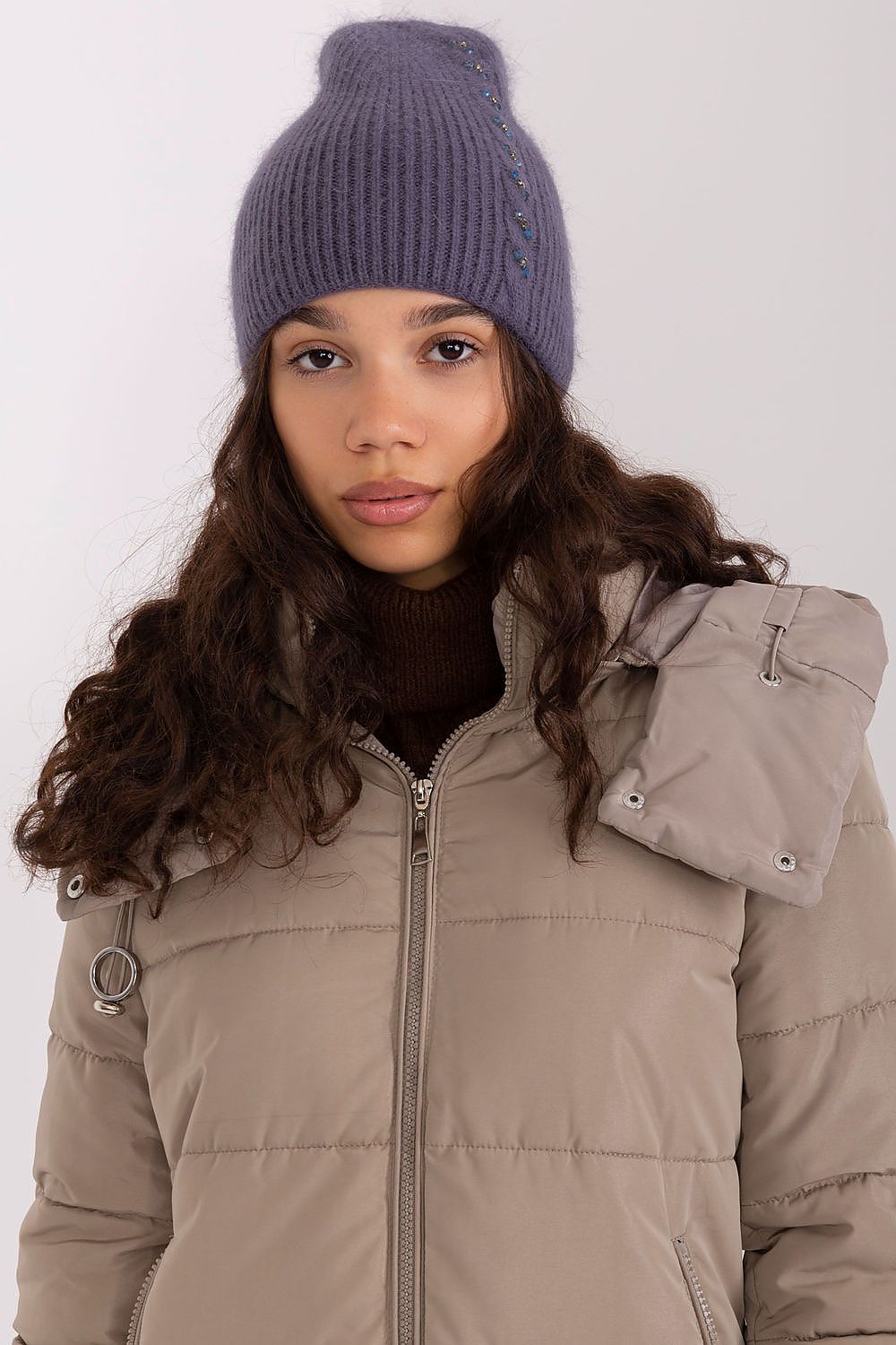  Sápka model 208252 AT 