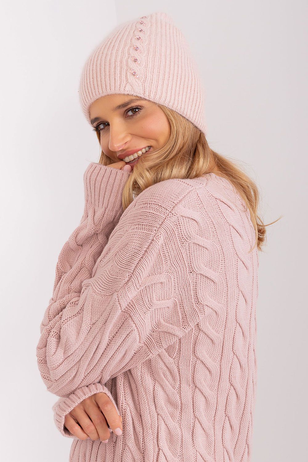  Sápka model 208253 AT 
