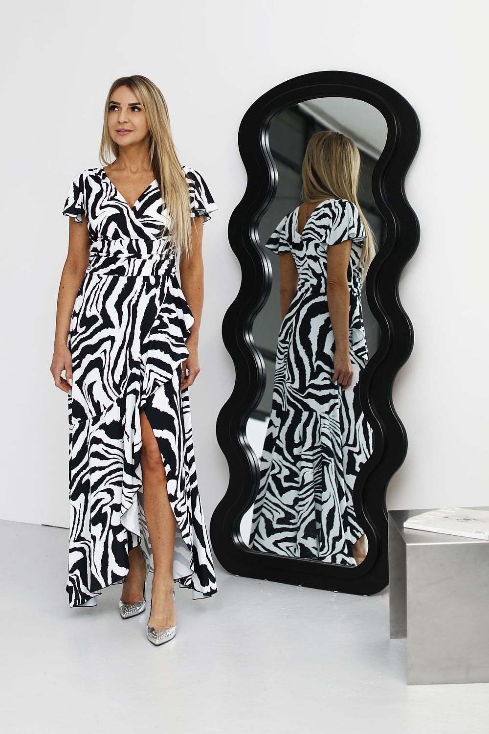  Hosszú ruha model 209671 Jersa 