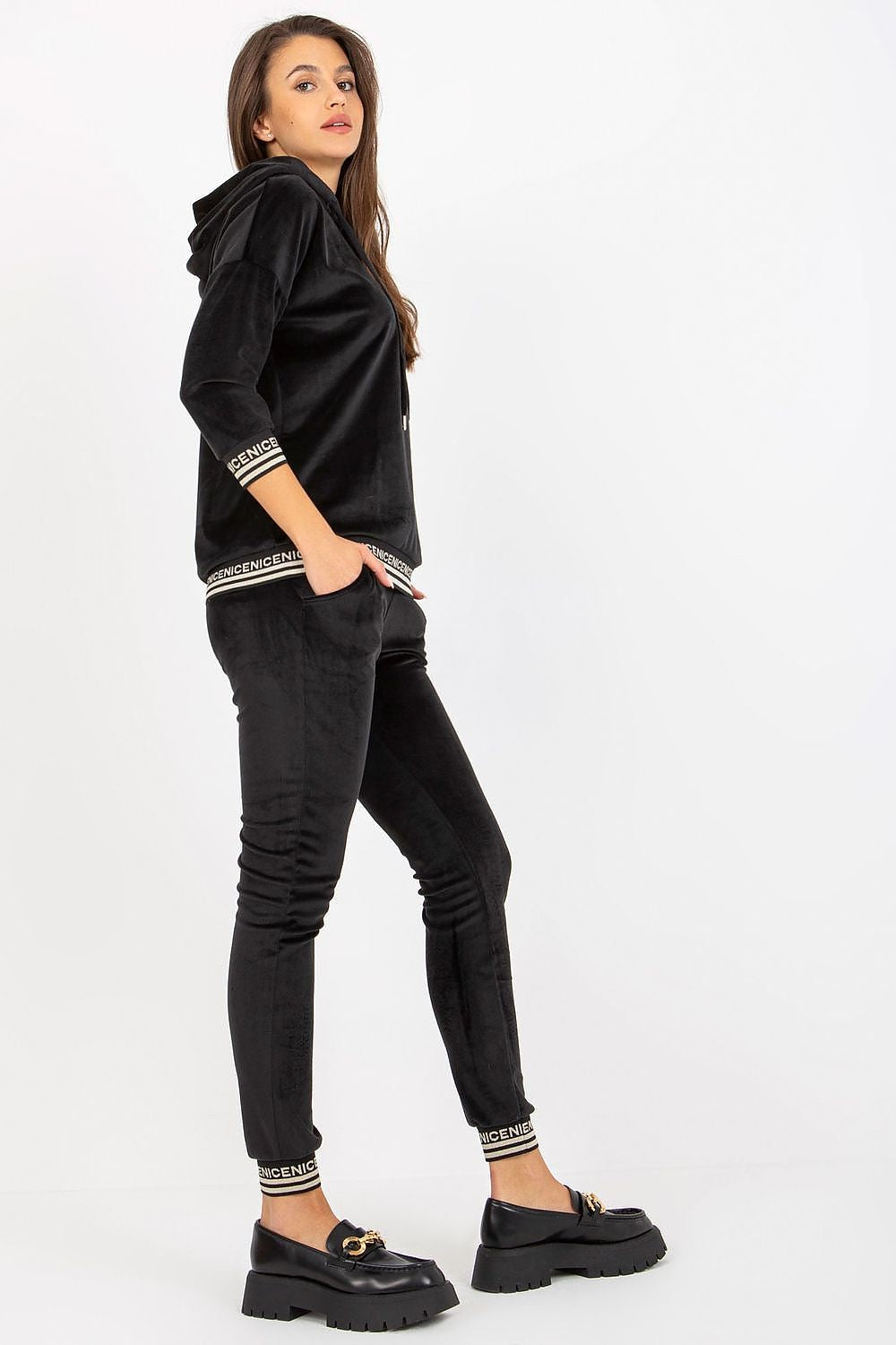  Együttes model 172688 Relevance 