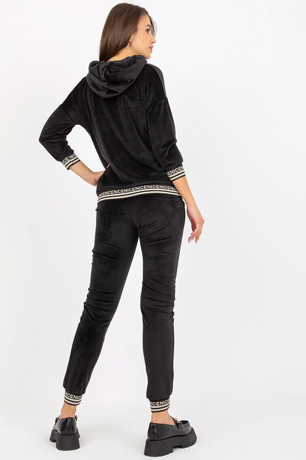  Együttes model 172688 Relevance 
