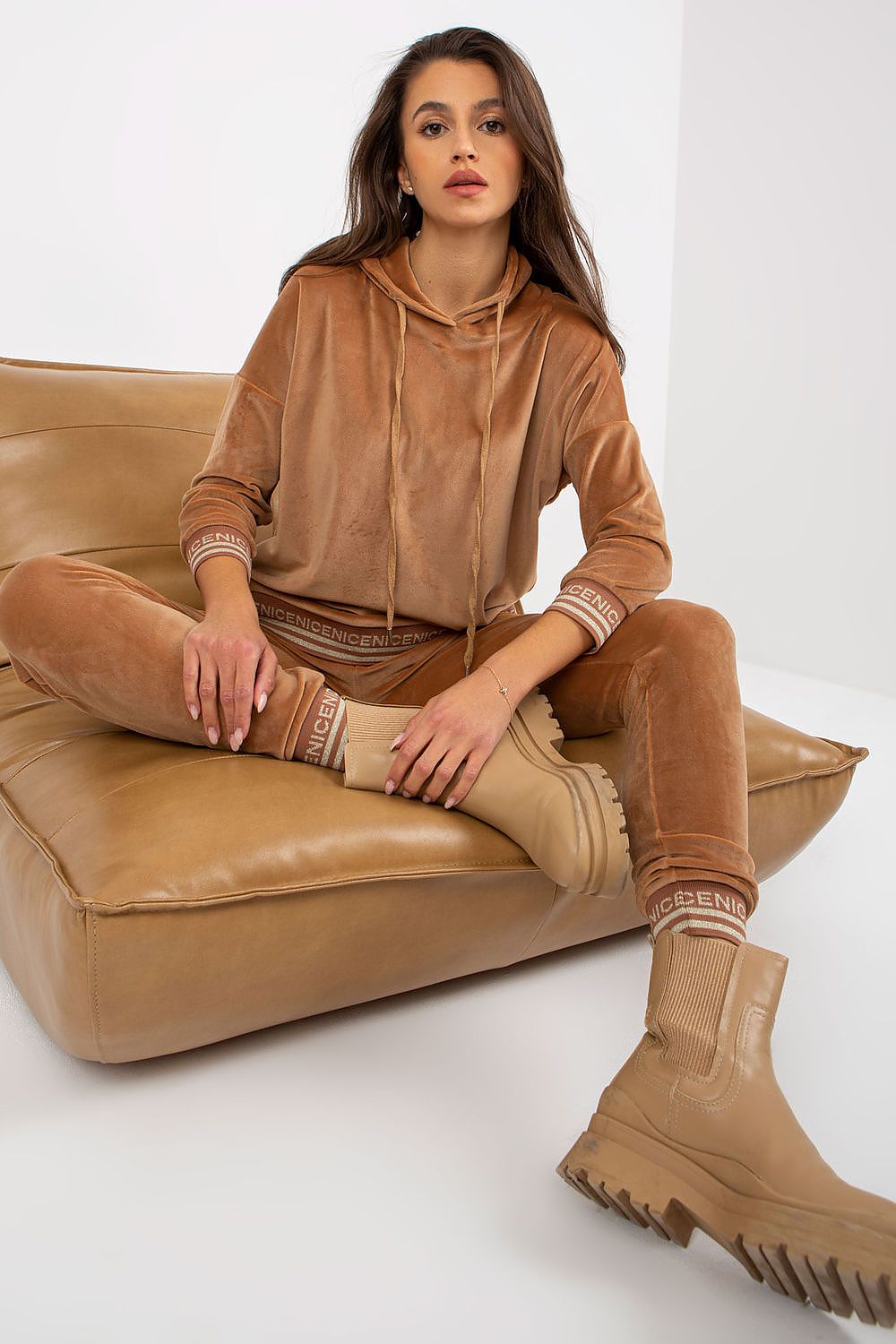  Együttes model 172690 Relevance 