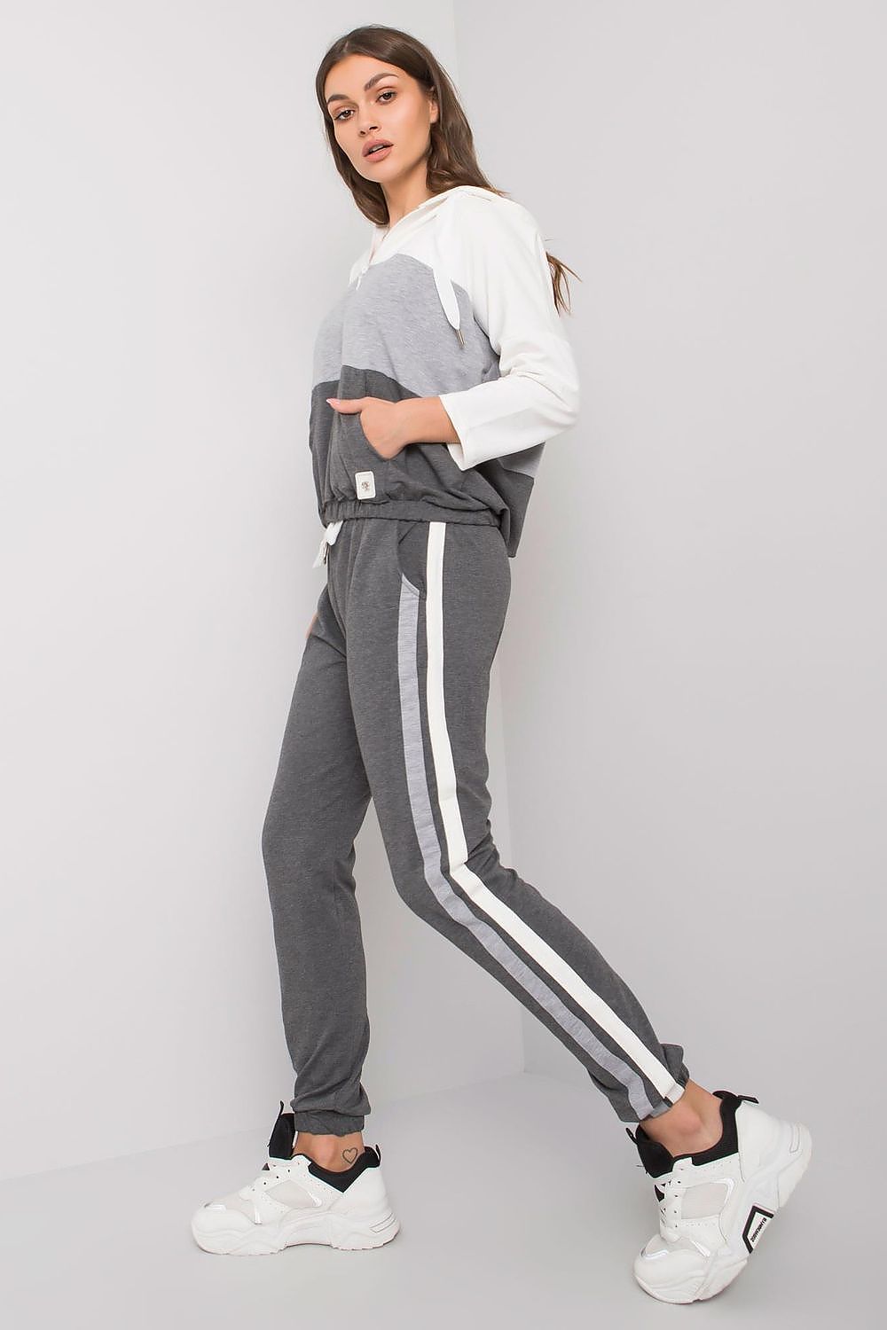  Együttes model 172739 Relevance 