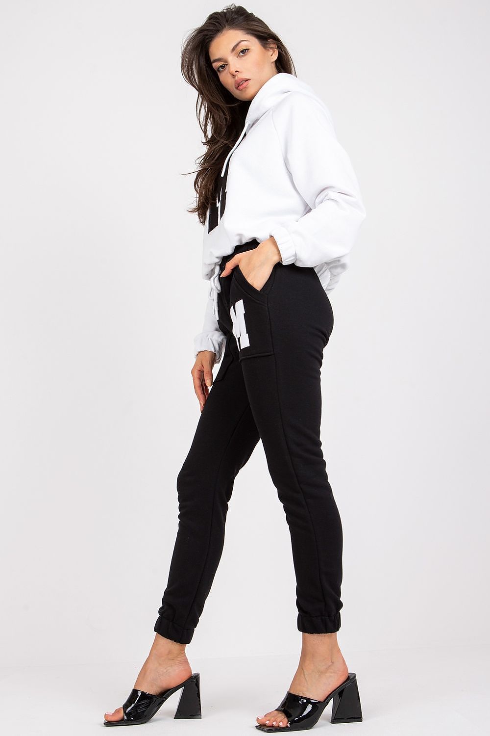  Együttes model 172741 Relevance 