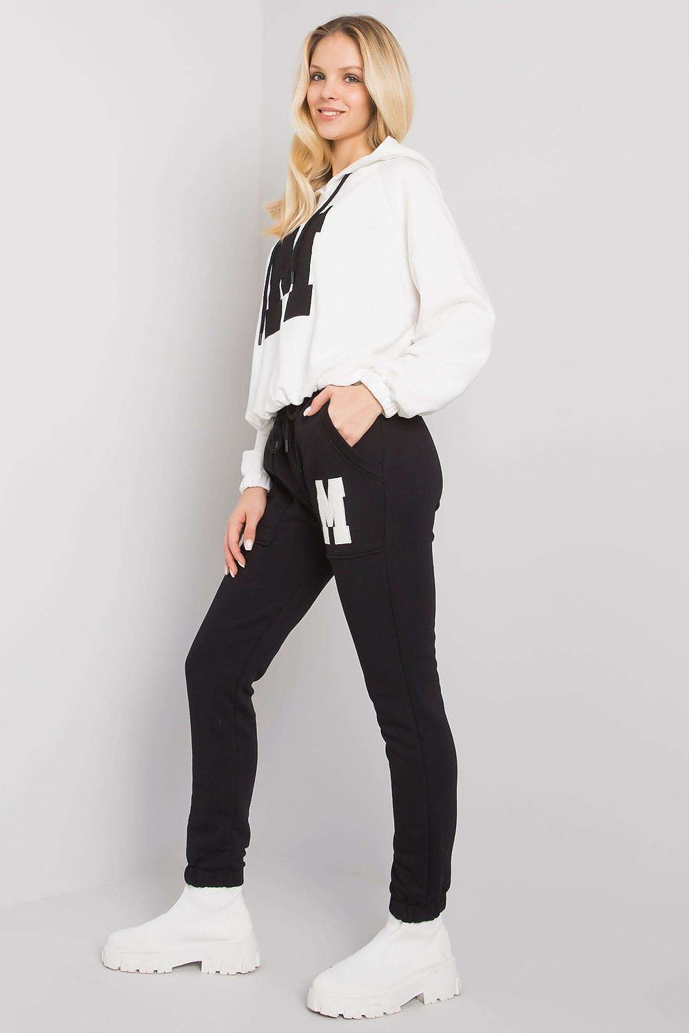  Együttes model 172746 Relevance 