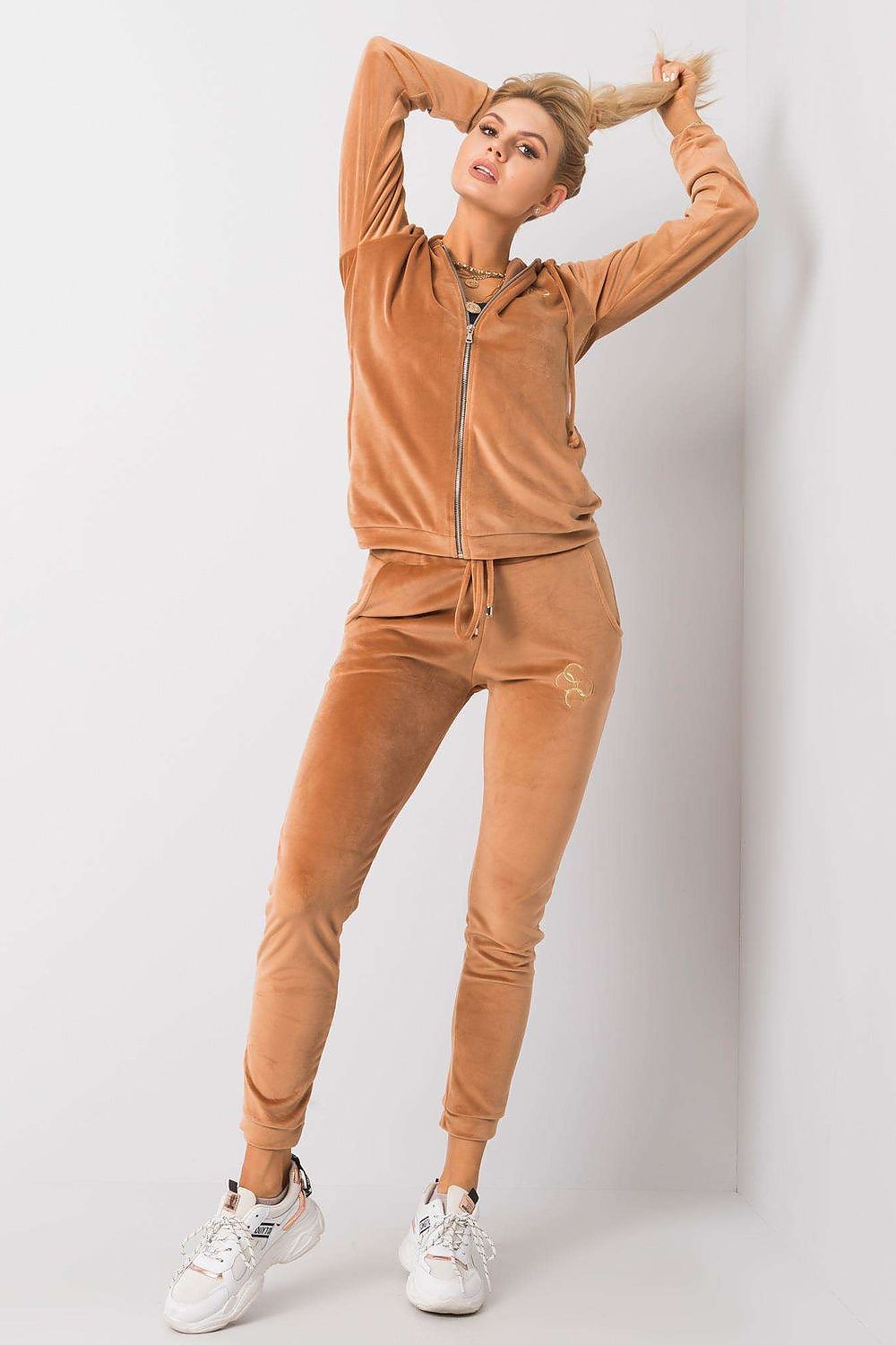  Együttes model 173390 Relevance 