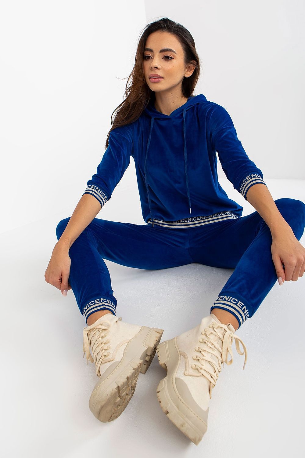  Együttes model 177089 Relevance 