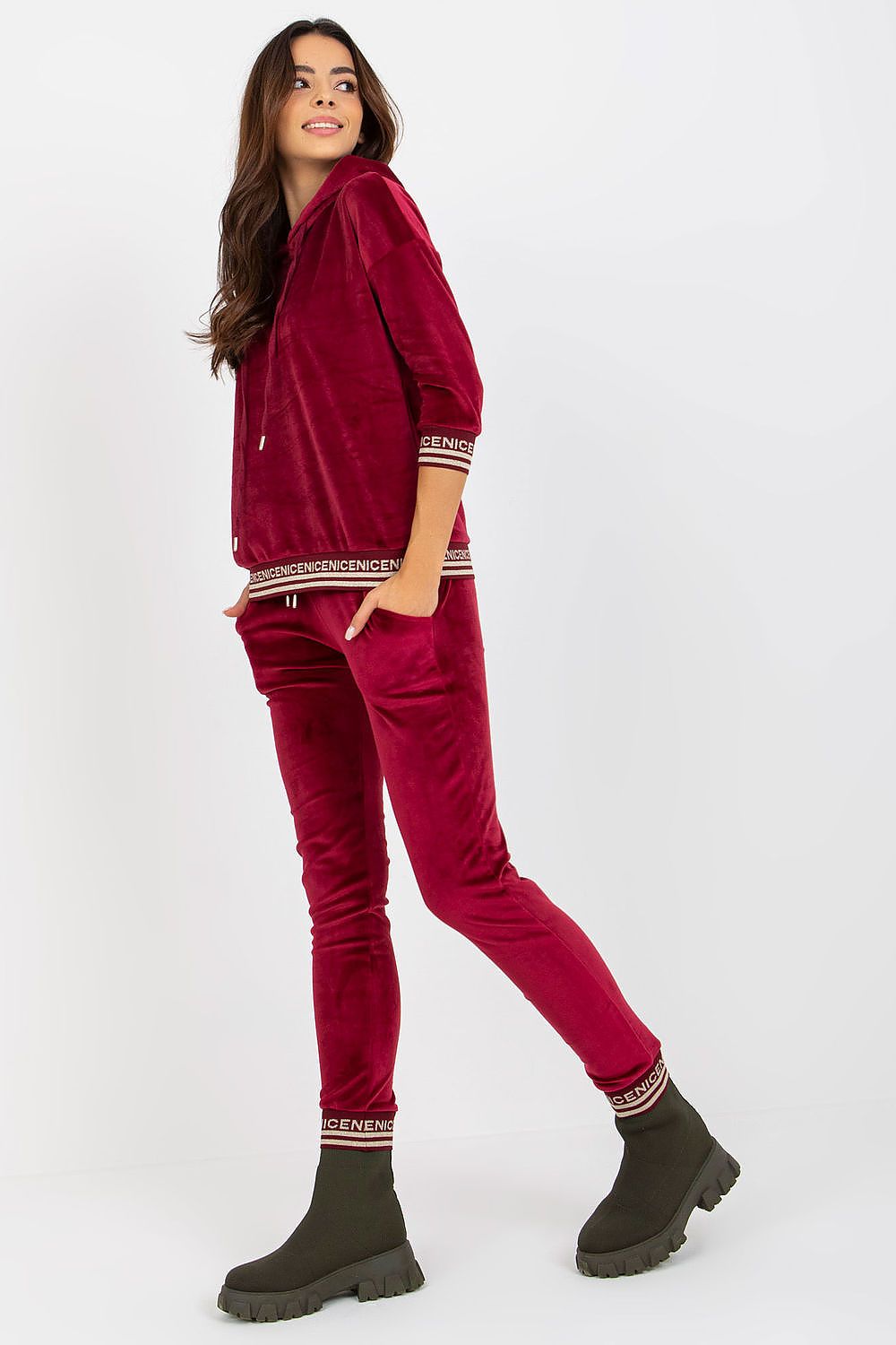  Együttes model 177090 Relevance 